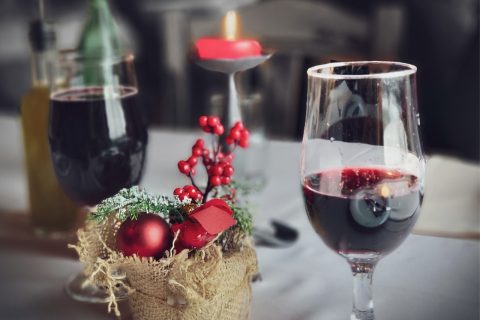 Jakie wino do obiadu rodzinnego? Uniwersalne wybory