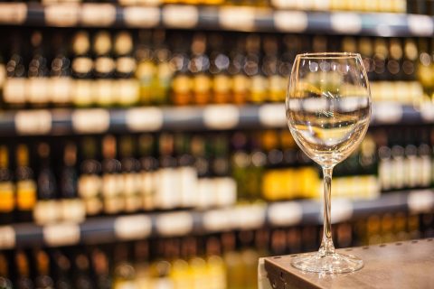 Jak wybrać dobre wino w sklepie? 5 zasad